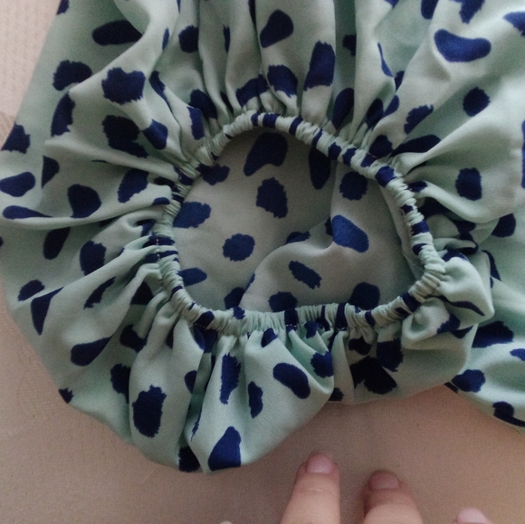 I am selling a patterned blouse top - Picture 5 of 6